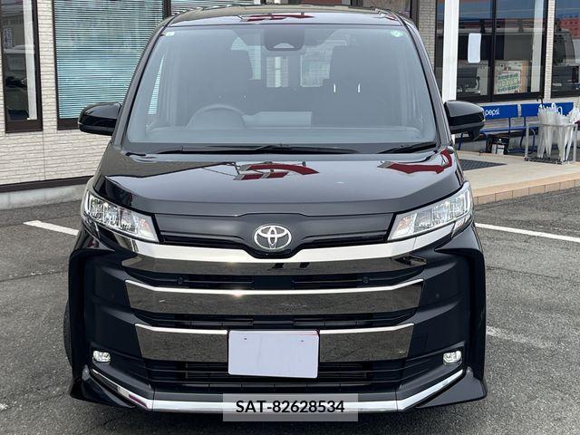 Toyota NOAH 2022-07 313589-1