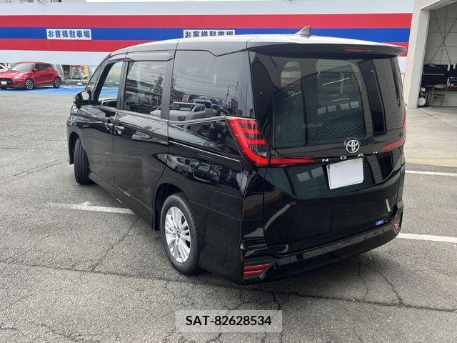 Toyota NOAH 2022-07 313589-6