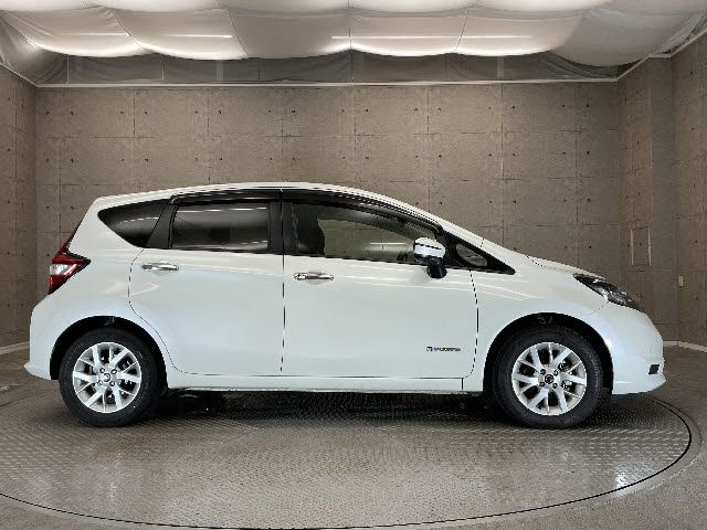 Nissan NOTE 2019-08 24265-7