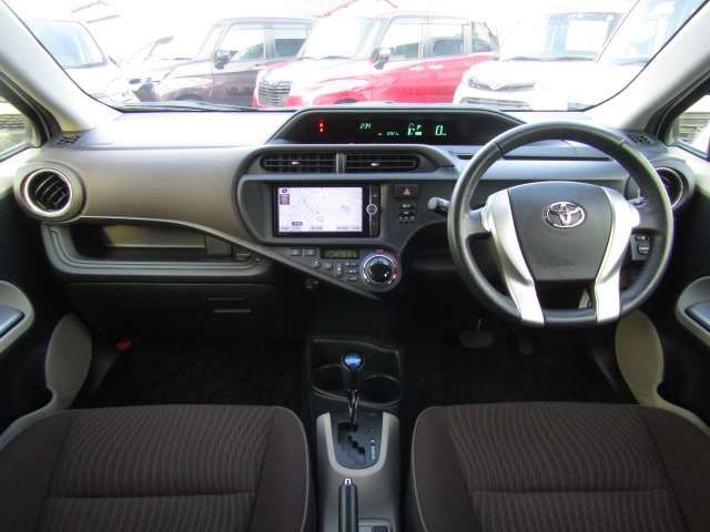 Toyota AQUA 2012-06 182421-15