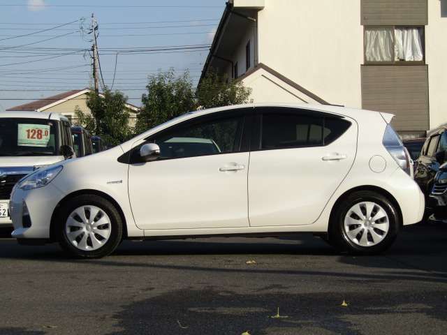Toyota AQUA 2012-06 182421-3