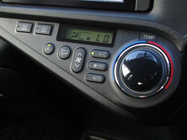 Toyota AQUA 2012-06 182421-13