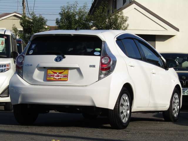 Toyota AQUA 2012-06 182421-6