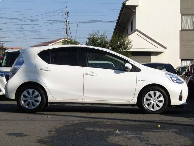 Toyota AQUA 2012-06 182421-2