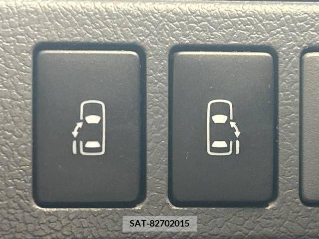 Toyota VOXY 2009-11 327833-4
