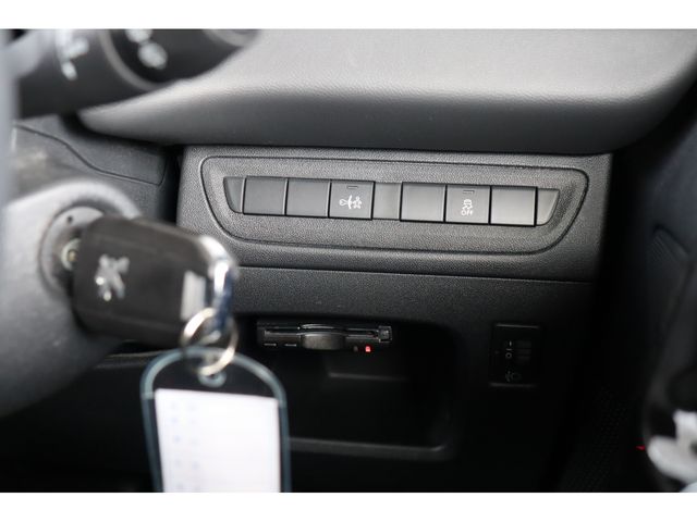 Peugeot 208 2012-11 196458-18