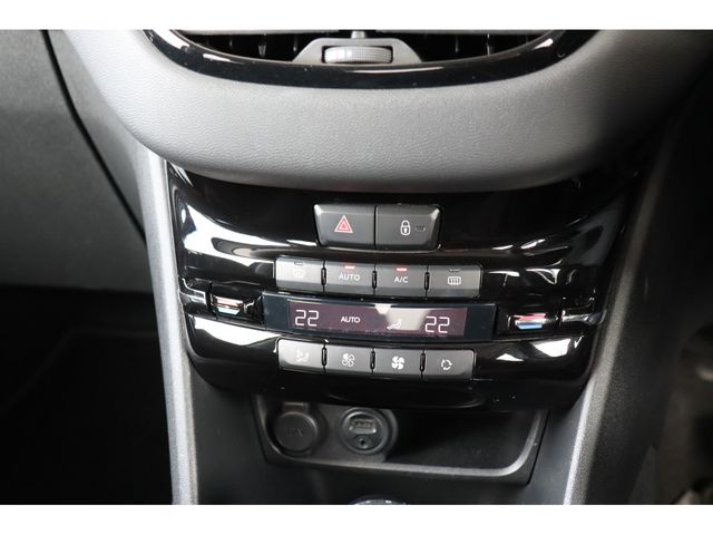 Peugeot 208 2012-11 196458-16