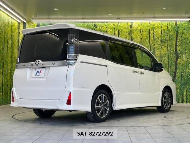 Toyota VOXY 2021-04 228419-18