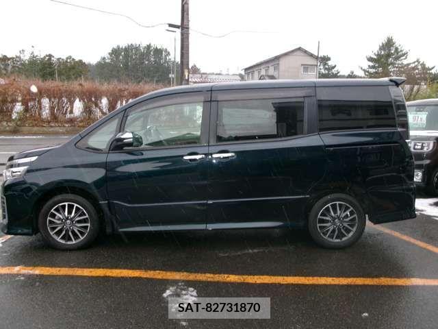 Toyota VOXY 2015-09 205255-7