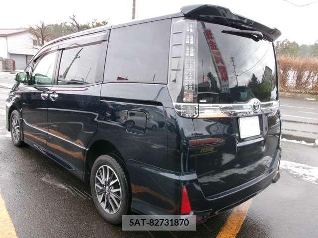 Toyota VOXY 2015-09 205255-6