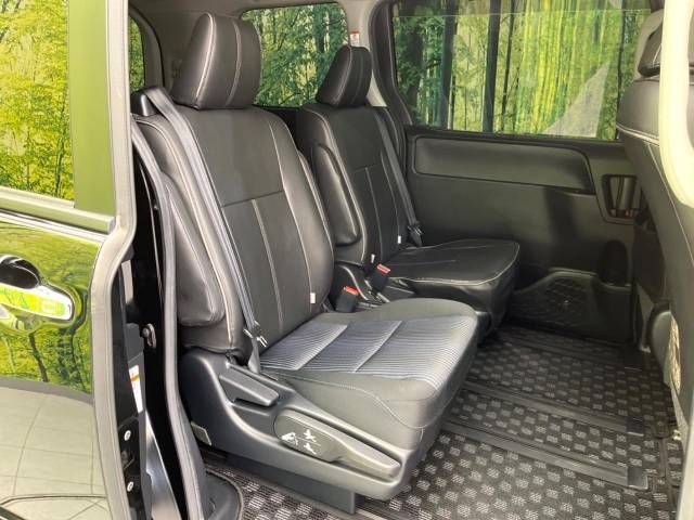 Toyota VOXY 2014-12 11930-9