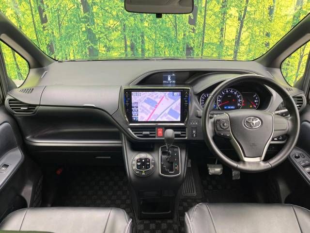 Toyota VOXY 2014-12 11930-1