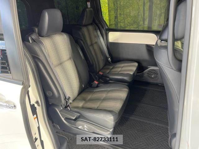 Toyota NOAH 2019-08 321637-9