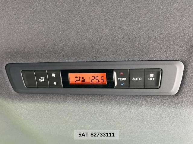 Toyota NOAH 2019-08 321637-7