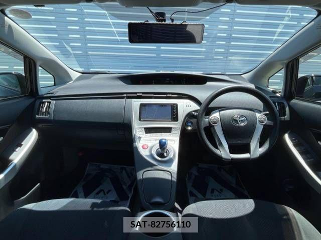 Toyota PRIUS 2015-08 393425-1