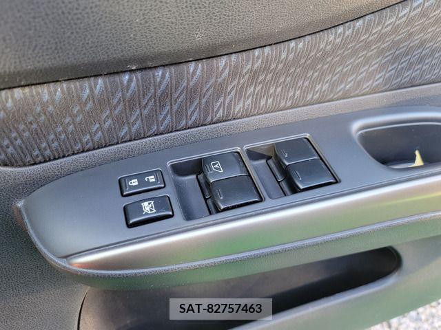 Nissan NOTE 2013-08 208391-15