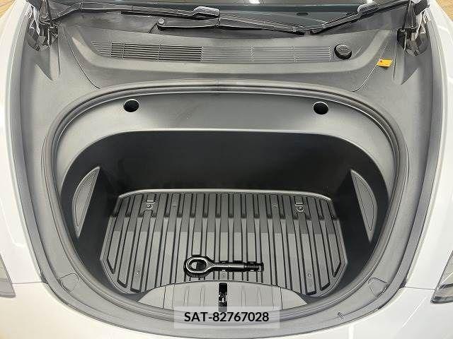 Tesla MODEL 3 2021-12 375535-17