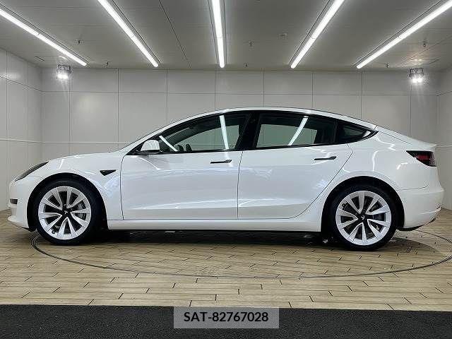 Tesla MODEL 3 2021-12 375535-15