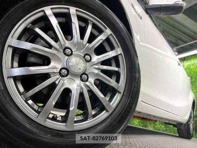 Toyota AQUA 2013-08 255876-12