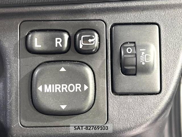 Toyota AQUA 2013-08 255876-7