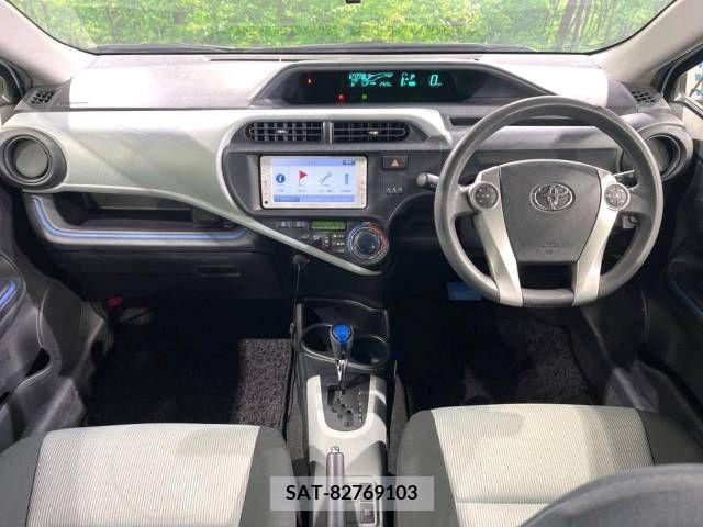 Toyota AQUA 2013-08 255876-1