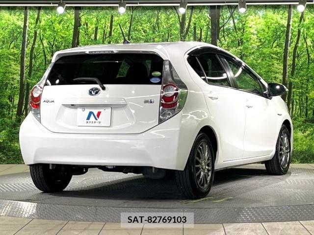 Toyota AQUA 2013-08 255876-16