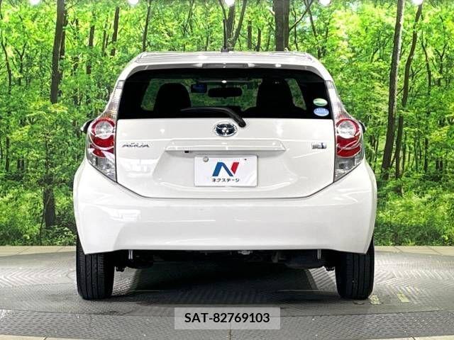 Toyota AQUA 2013-08 255876-14