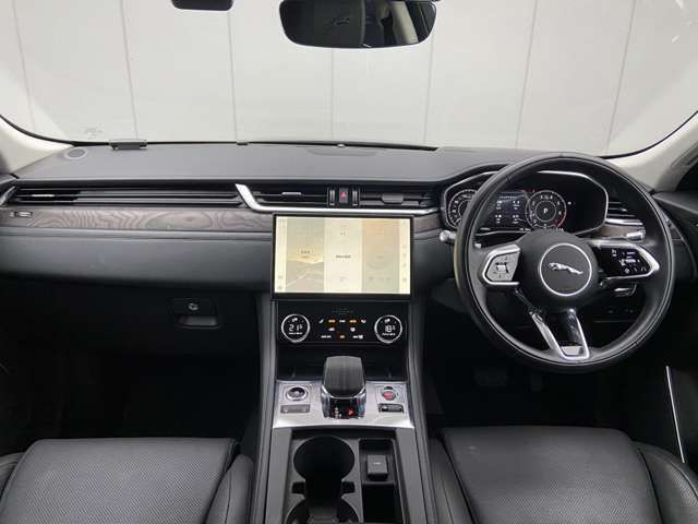 Jaguar F-PACE 2021-03 7342-7