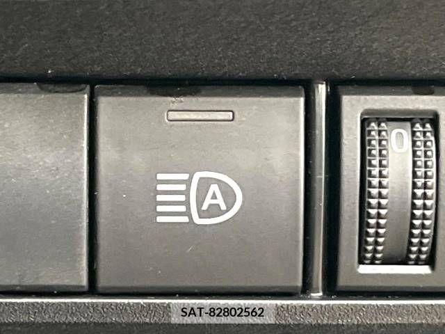 Toyota NOAH 2023-05 392809-6