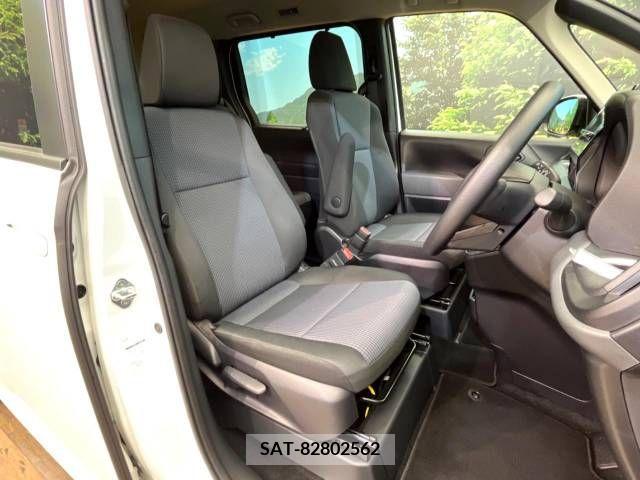 Toyota NOAH 2023-05 392809-8
