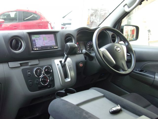 Nissan NV350 Caravan 2014-06 195520-1