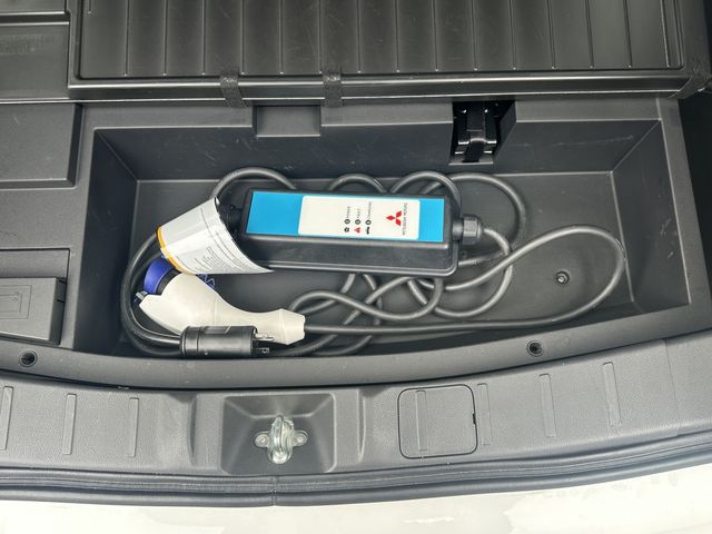 Mitsubishi OUTLANDER PHEV 2015-07 20877-13