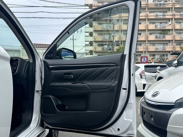 Mitsubishi OUTLANDER PHEV 2015-07 20877-11