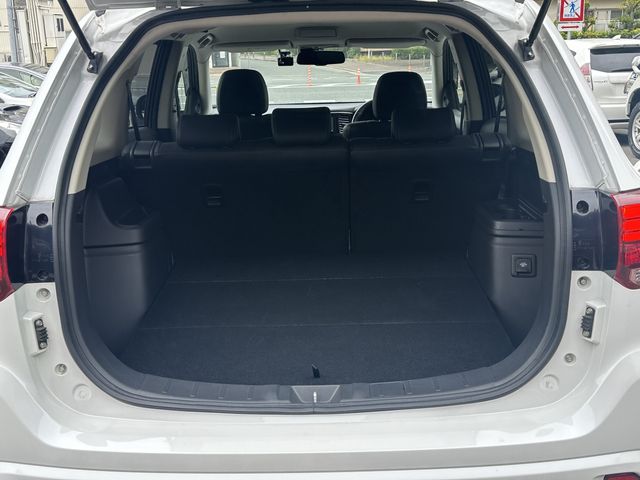 Mitsubishi OUTLANDER PHEV 2015-07 20877-12