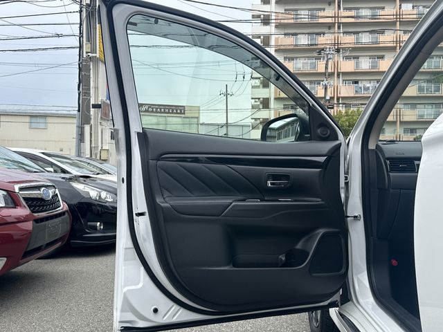 Mitsubishi OUTLANDER PHEV 2015-07 20877-10
