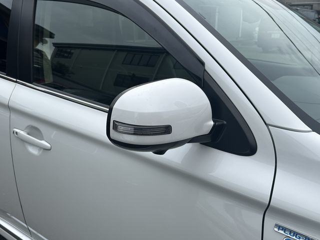 Mitsubishi OUTLANDER PHEV 2015-07 20877-8
