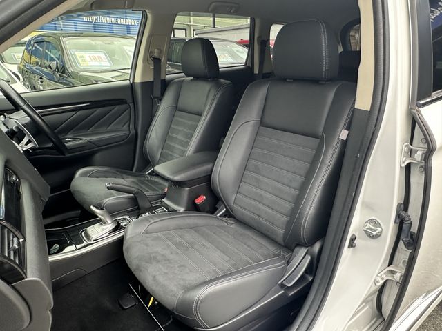 Mitsubishi OUTLANDER PHEV 2015-07 20877-16