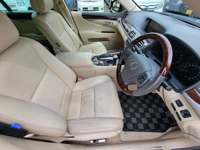 Lexus LS 2013-09 366-18