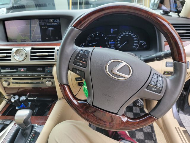 Lexus LS 2013-09 366-11