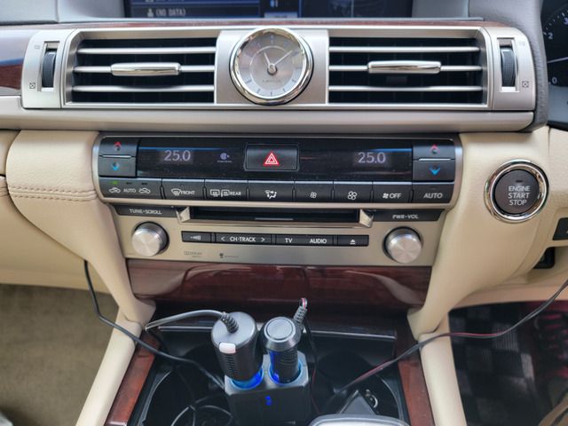 Lexus LS 2013-09 366-15