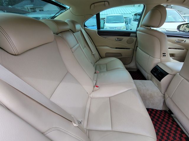 Lexus LS 2013-09 366-19
