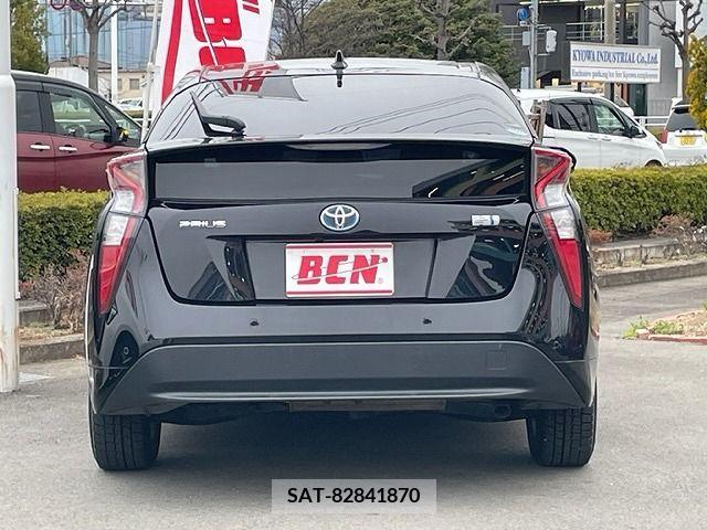 Toyota PRIUS 2016-10 220894-11
