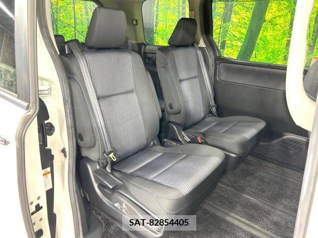 Toyota VOXY 2016-12 289096-9