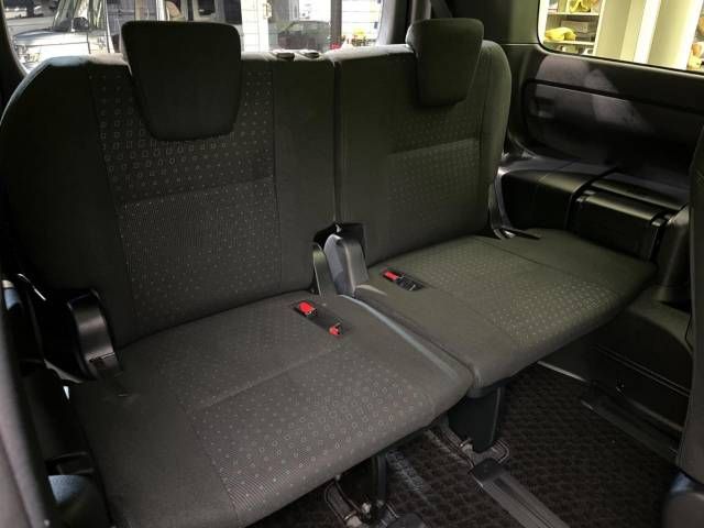 Toyota NOAH 2017-12 195040-10