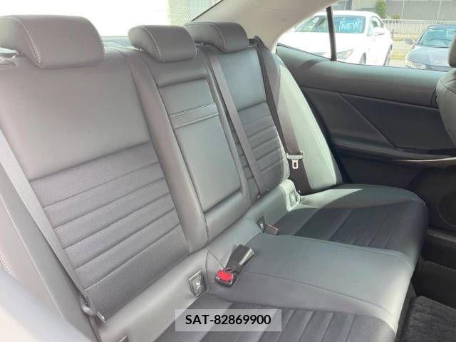 Lexus IS 2017-02 388295-9