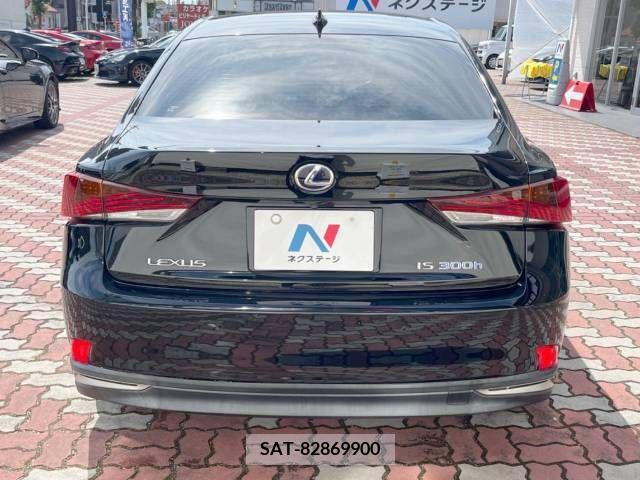 Lexus IS 2017-02 388295-15