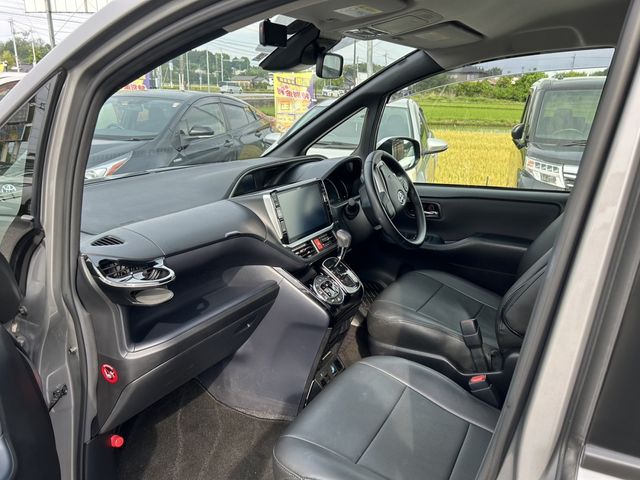 Toyota VOXY 2017-02 2379-8