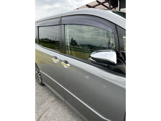 Toyota VOXY 2017-02 2379-23