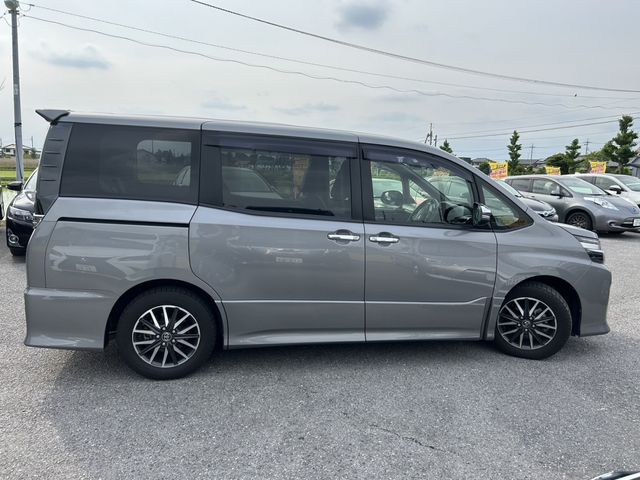 Toyota VOXY 2017-02 2379-3