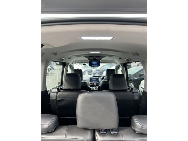 Toyota VOXY 2017-02 2379-13